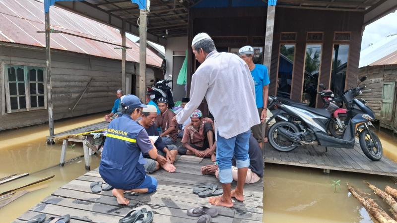 PMI Kabupaten Banjar Berikan Layanan Kesehatan kepada Warga Terdampak Banjir