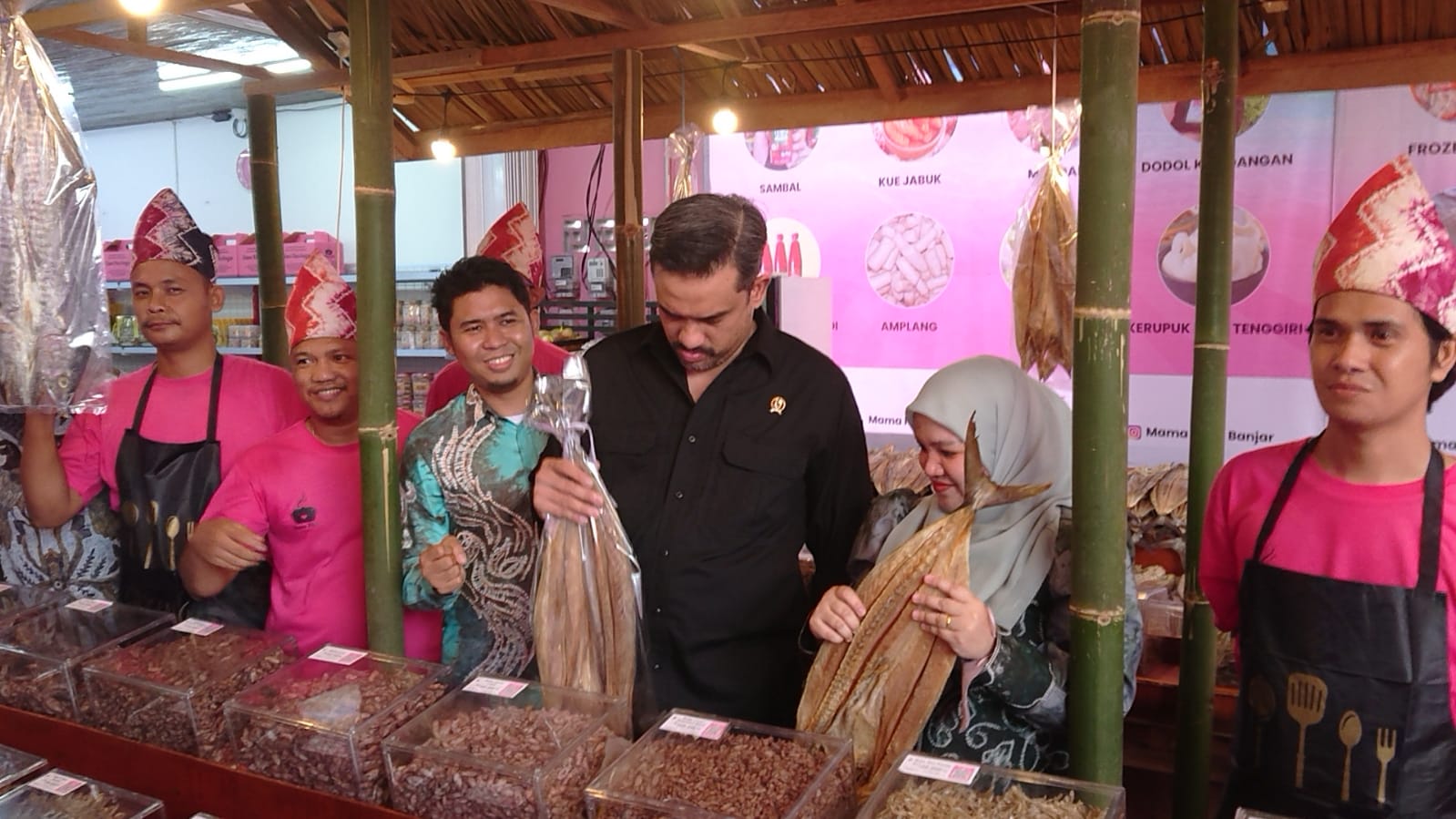 Toko Mama Khas Banjar Kembali Dibuka, Menteri UMKM Tekankan Pentingnya Kepatuhan Hukum