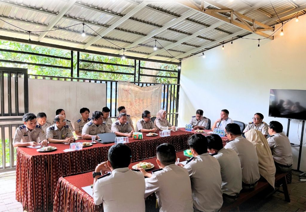 Evaluasi Perdana, Kepala Kantor Pertanahan Balangan Tekankan Kinerja yang Lebih Dekat dengan Masyarakat