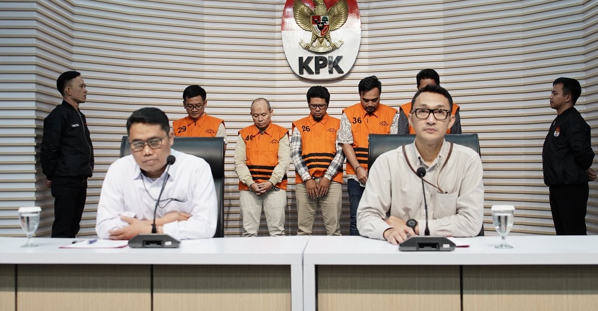 KPK Tahan 5 Tersangka Korupsi Kredit Fiktif Rp254 Miliar