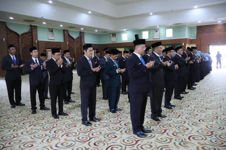 Pelantikan kepala sekolah SMA SMK SLB oleh Sekda Kalsel di Banjarbaru