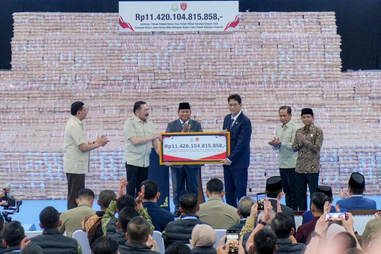 penyerahan denda 11 triliun dan kawasan hutan ke negara