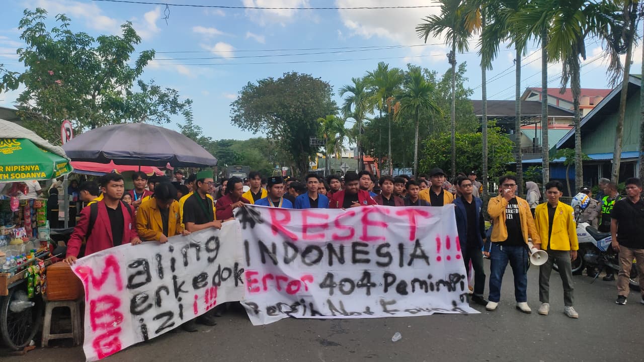 Aksi mahasiswa di Banjarmasin dihadang saat menuju DPRD Kalsel