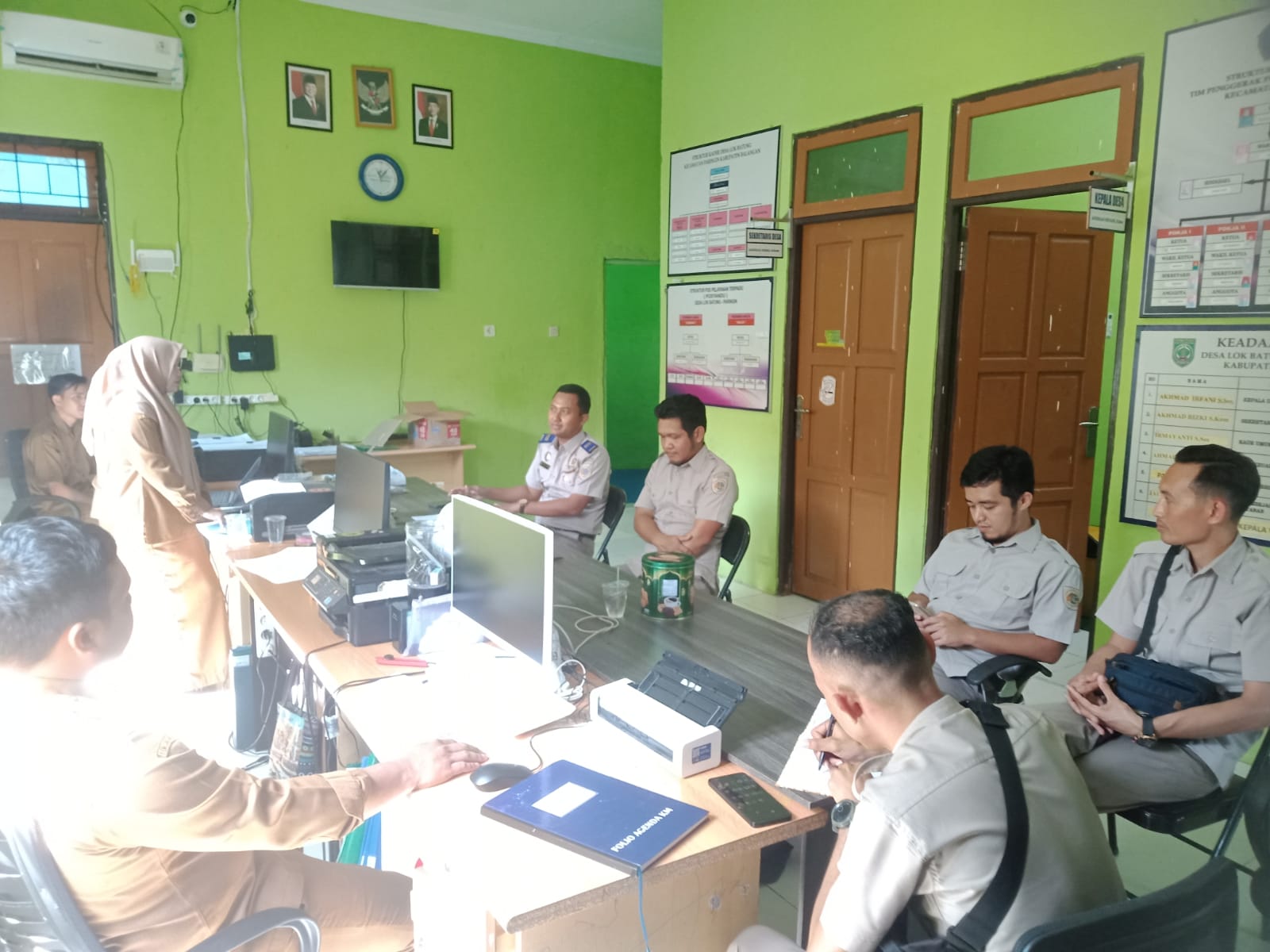 Koordinasi Kantah Balangan dengan perangkat desa Lok Batung terkait PTSL