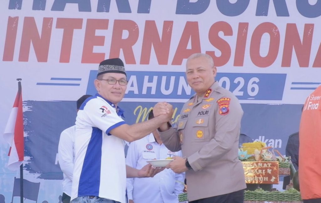 Kegiatan sosial buruh saat peringatan May Day di Banjarmasin