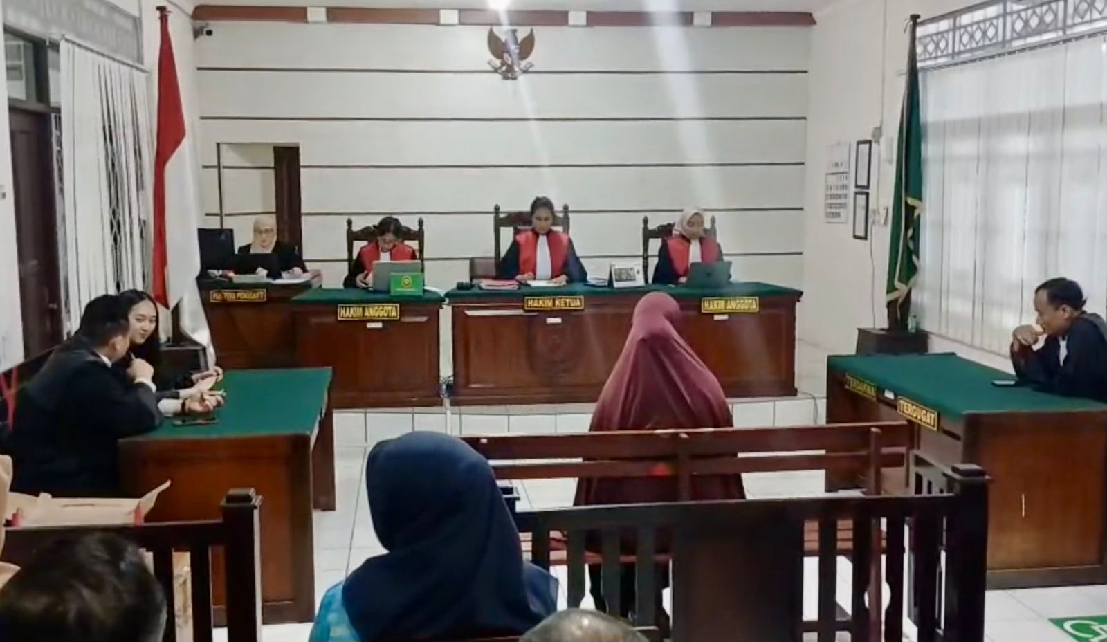 Suasana sidang putusan kasus travel umrah Elbaraka di Pengadilan Negeri Banjarbaru