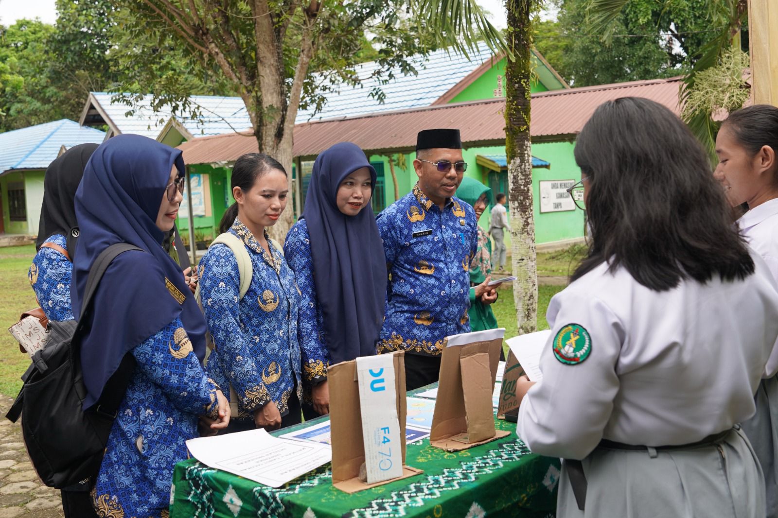 Studi tiru program Adiwiyata Balangan ke SMA Negeri 1 Tanta