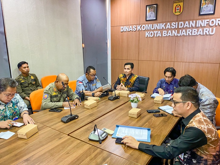 Rapat penyusunan Perwali Reklame Kota Banjarbaru di Diskominfo