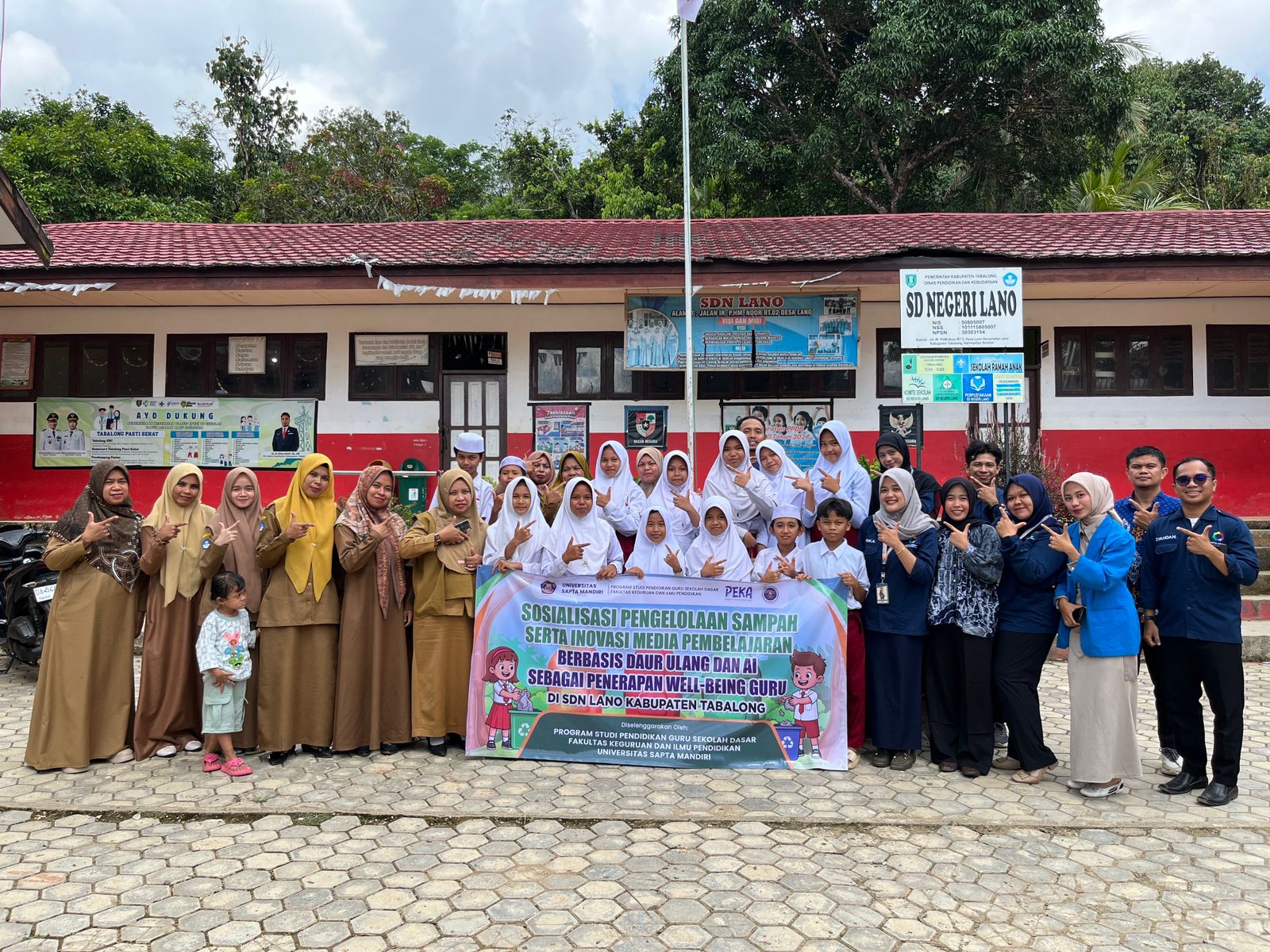Univsm Hadir di SDN Lano, Kenalkan AI dan Daur Ulang untuk Pembelajaran Kreatif