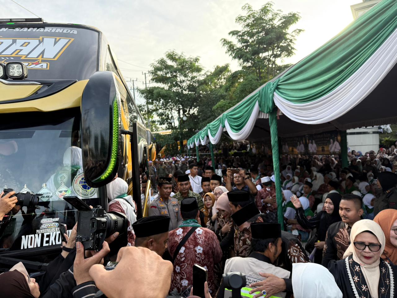Pelepasan jemaah calon haji Balangan di Masjid Agung Al-Akbar