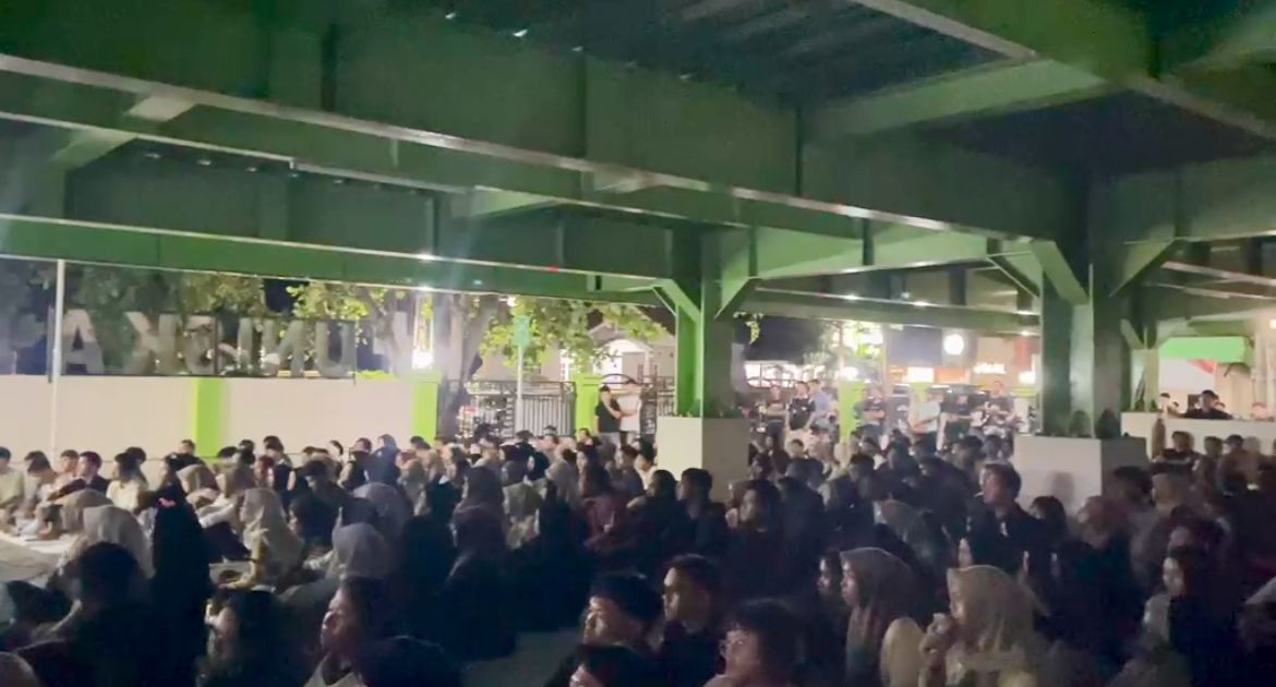 Ratusan warga menghadiri nobar film Pesta Babi di Banjarbaru