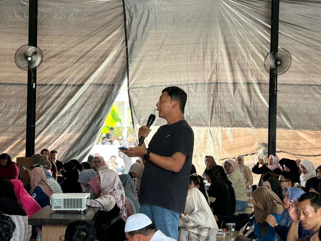 Diskusi interaktif antara peserta dan narasumber membahas isu lingkungan, ruang hidup, dan keadilan sosial yang diangkat dalam film dokumenter Pesta Babi.