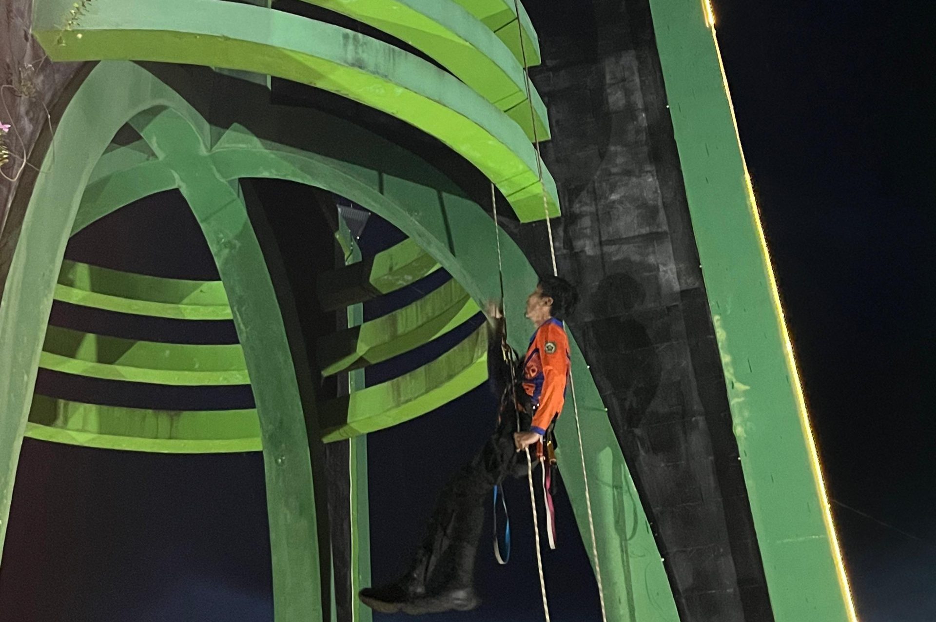 Latihan vertical rescue TRC BPBD Balangan