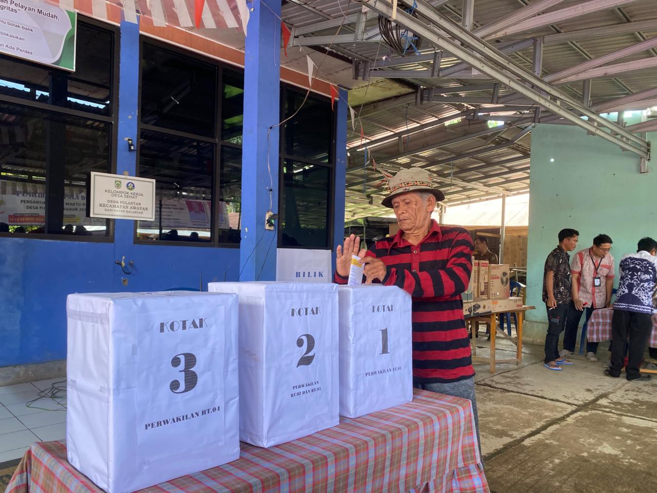 Pelaksanaan Pilkades PAW Desa Pulantan di Kecamatan Awayan