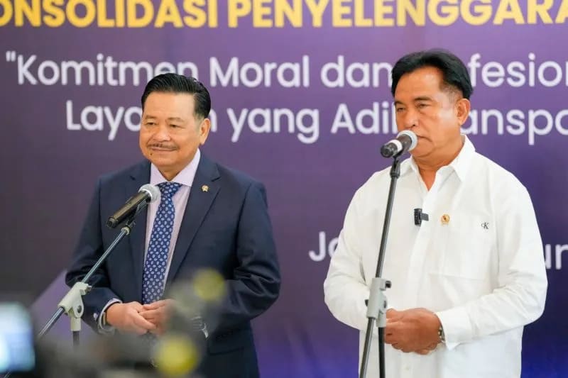 Menko Kumham Imipas Yusril Ihza Mahendra dalam konsolidasi pelayanan publik di Jakarta.