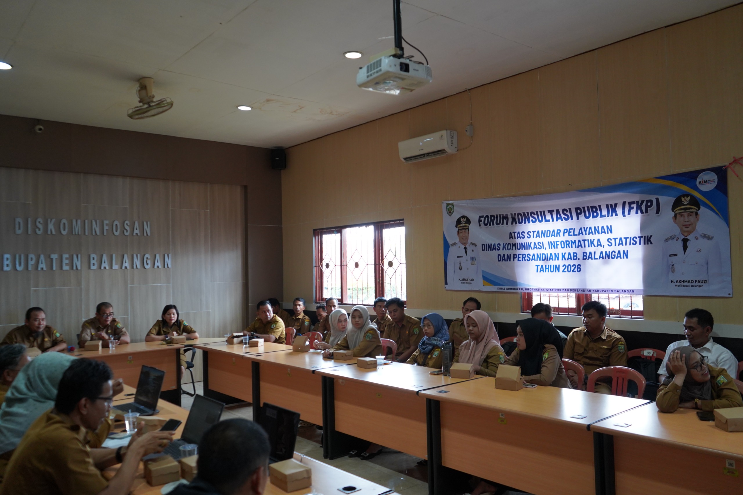 Forum Konsultasi Publik Diskominfosan Balangan membahas evaluasi layanan publik digital.