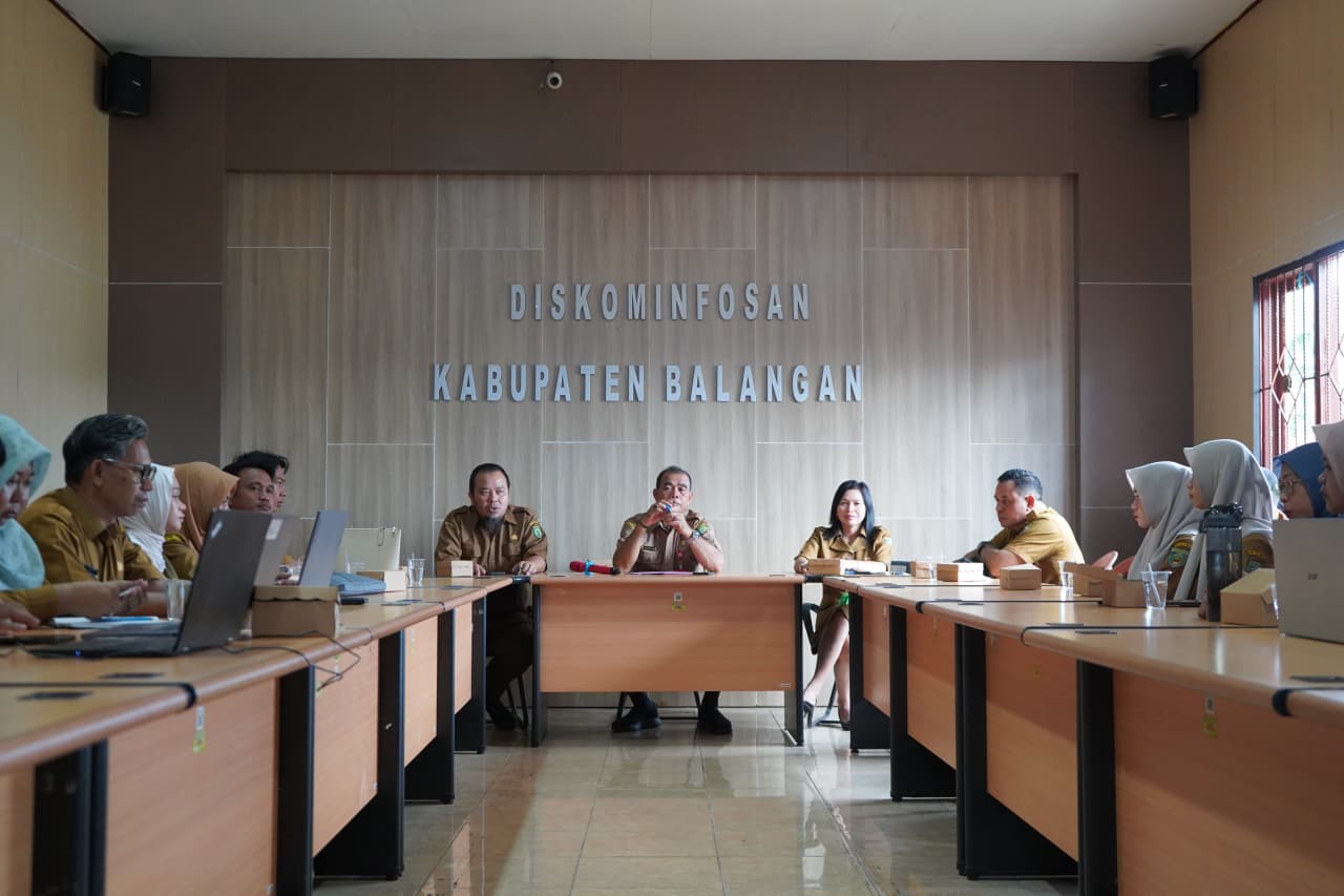Rapat koordinasi Komunitas Informasi Masyarakat di Diskominfosan Balangan.
