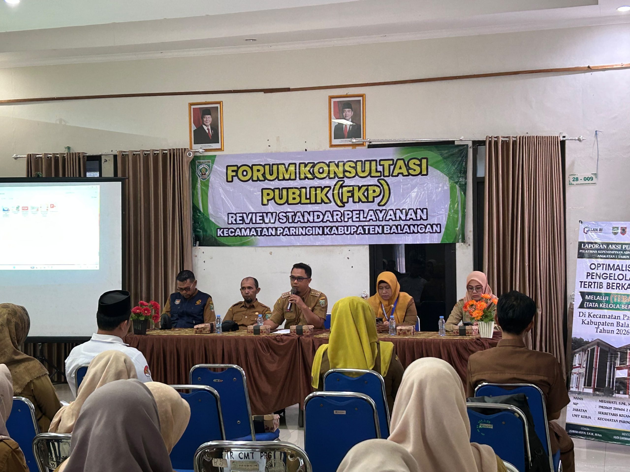 Forum Konsultasi Publik Review Standar Pelayanan Kecamatan Paringin 2026 di Aula Kantor Camat Paringin.