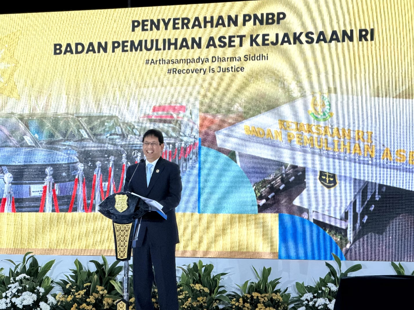 Menkeu Purbaya Yudhi Sadewa menerima simbolis PNBP hasil pemulihan aset negara dari Kejaksaan Agung pada BPA Fair 2026.