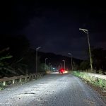 Kondisi Jembatan Awang Bangkal saat malam hari tanpa penerangan jalan.