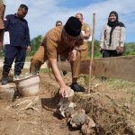 Peletakan batu pertama pembangunan Langgar At-Taqwa di Desa Mamigang, Kecamatan Halong, Kabupaten Balangan.