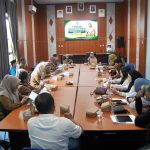 Forum Konsultasi Publik Disperindag Balangan yang diikuti pelaku usaha dan masyarakat di Aula Disperindag Balangan.