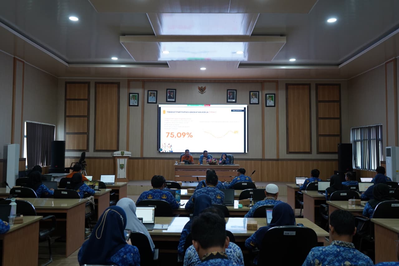 Bapperida Balangan menggelar Bedah Indikator Makro Daerah bersama BPS Balangan.