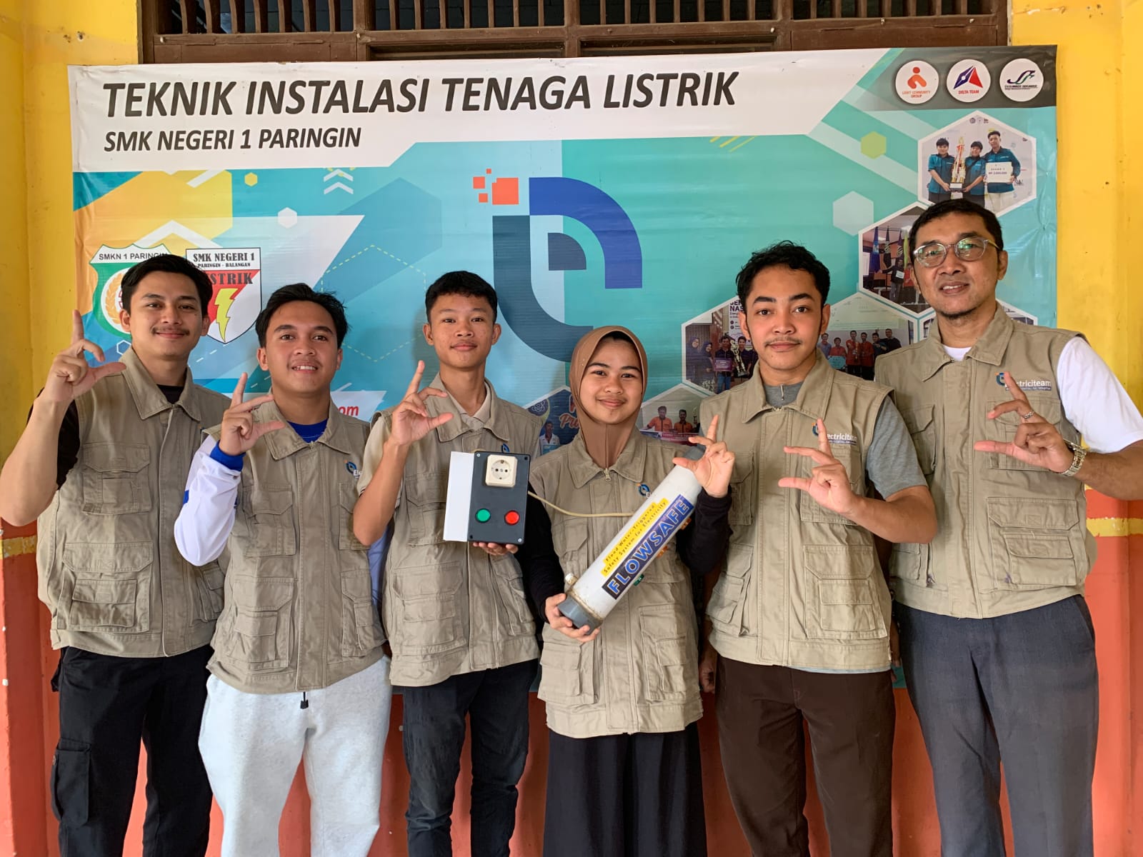 Tim Electriciteam SMKN 1 Paringin peraih penghargaan internasional tahun 2026.