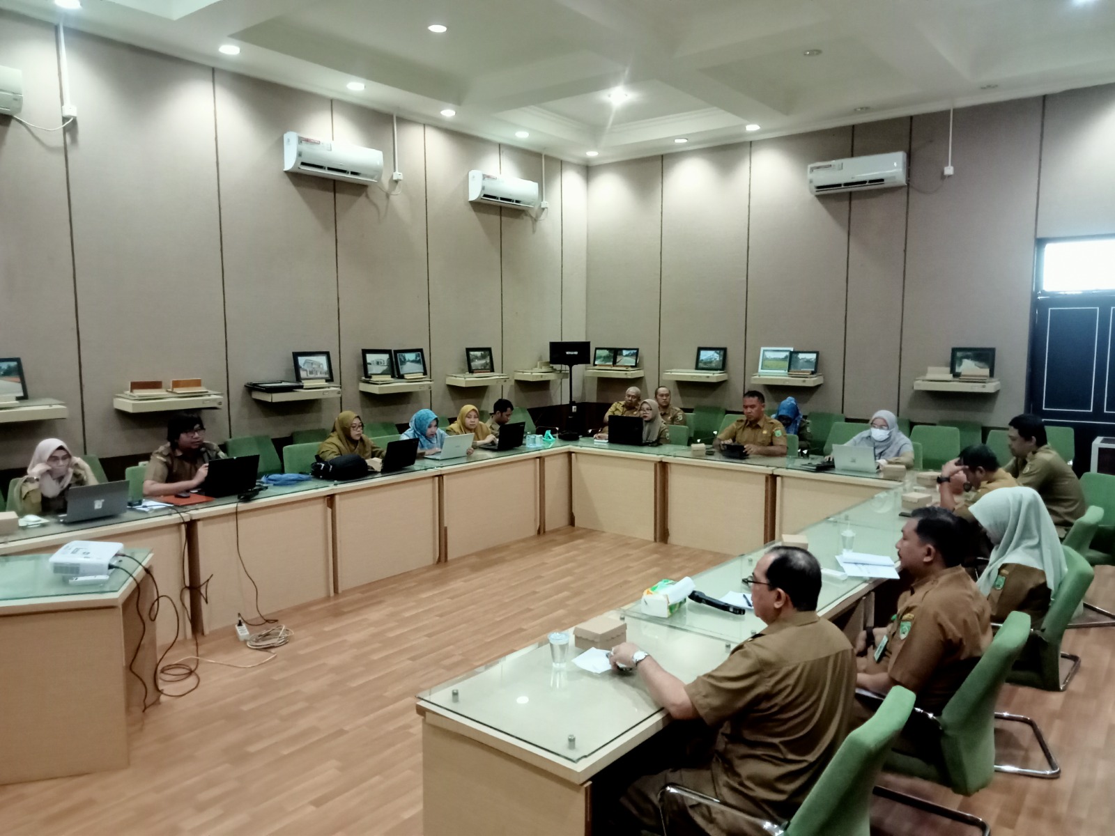 Tim Bapperida Balangan memberikan asistensi melalui inovasi SIJEMPOL PERTAMA kepada perangkat daerah.