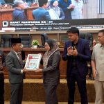 Sekda Balangan Fakhriyanto menyampaikan Rancangan Perubahan KUA-PPAS APBD 2026 di rapat paripurna DPRD.