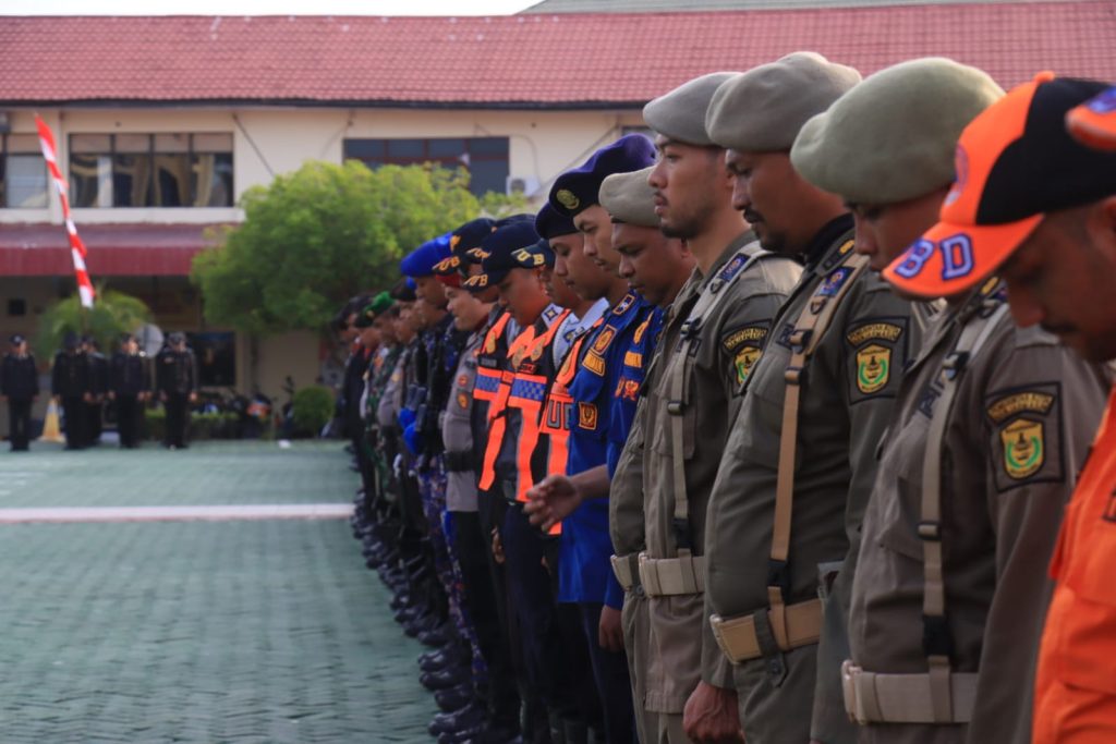 Suasana upacara Hari Bhayangkara ke-80 di Polresta Banjarmasin yang dihadiri Forkopimda, personel TNI-Polri, pemerintah daerah, dan mitra kepolisian.