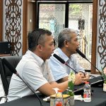 Manajemen PLN UID Kalselteng memberikan keterangan usai menerima audiensi mahasiswa di Banjarbaru.