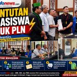 Mahasiswa menyerahkan dokumen tuntutan kepada manajemen PLN UID Kalselteng saat audiensi di Banjarbaru.
