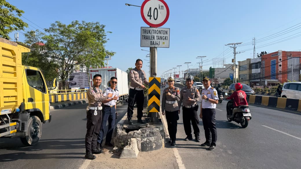 Satlantas Pasang Scotlight di Flyover A. Yani