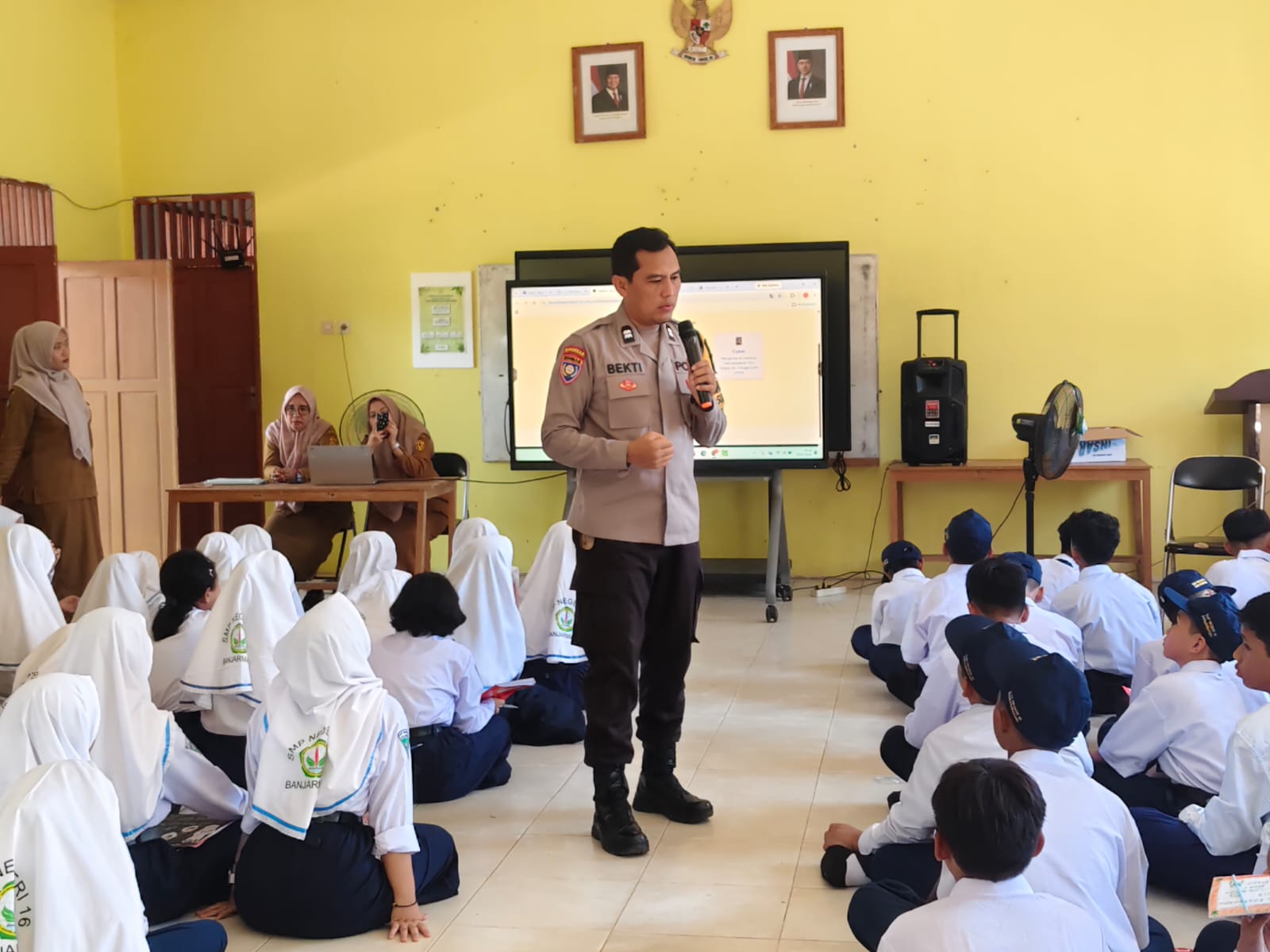Bhabinkamtibmas Tanamkan Kesadaran Hukum Siswa Baru
