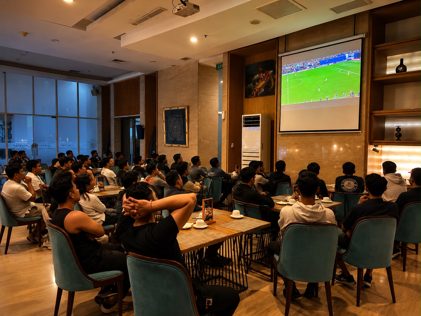 Puluhan pendukung menyaksikan kemenangan Argentina saat nobar Piala Dunia di Grand Tan Banjarmasin.