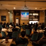 Puluhan pengunjung mengikuti nobar semifinal Piala Dunia 2026 di Hotel Grand Tan Banjarmasin.