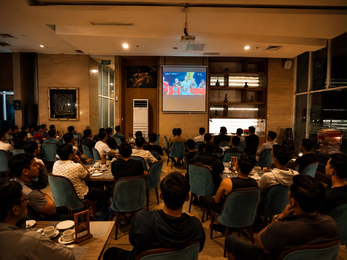 Puluhan pengunjung mengikuti nobar semifinal Piala Dunia 2026 di Hotel Grand Tan Banjarmasin.