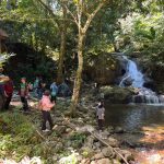 Tim DPMPTSP Balangan melakukan survei lokasi penyusunan IPRO di Kawasan Wisata Terpadu Tebing Tinggi.