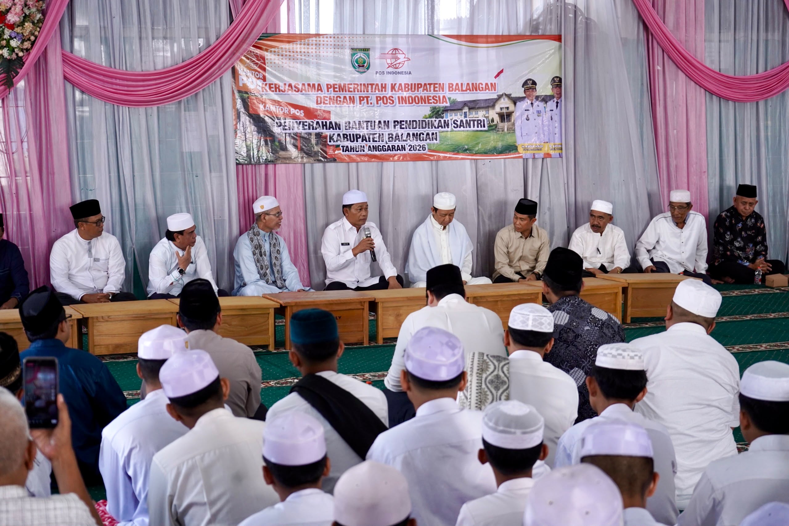 Bupati Balangan Abdul Hadi terkait bantuan pendidikan santri