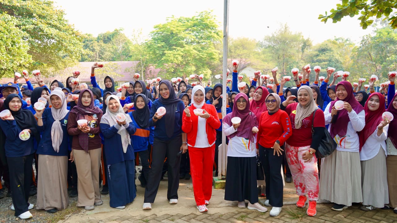 Gerakan Suka Sayur dan Buah DKP3 Balangan di SMP Negeri 4 Paringin
