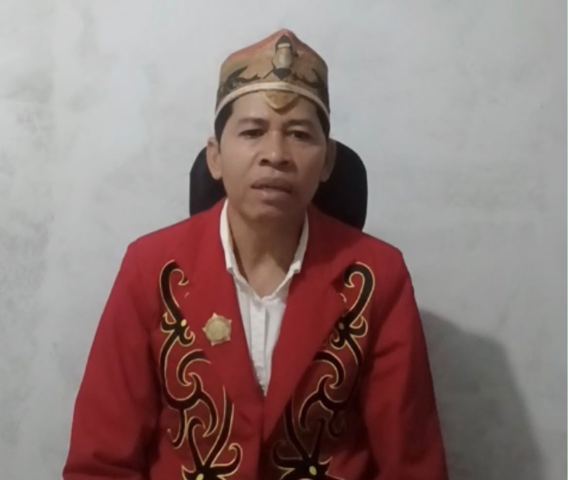 Ketua Umum Dewan Adat Dayak Kalimantan Selatan Mandan menyampaikan dukungan kepada Polri dalam penegakan hukum.