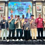 Wali Kota Banjarmasin, penguji, panitia, dan tamu undangan berfoto bersama pada penutupan UKW ke-71 SMSI Kalsel.