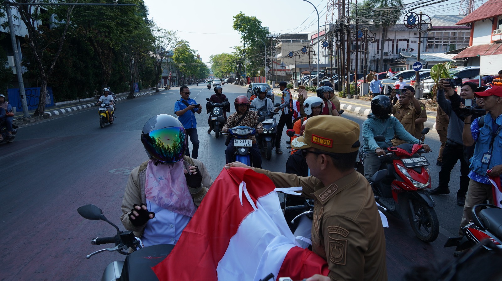 Bendera Merah Putih dibagikan Pemkot Banjarmasin kepada warga