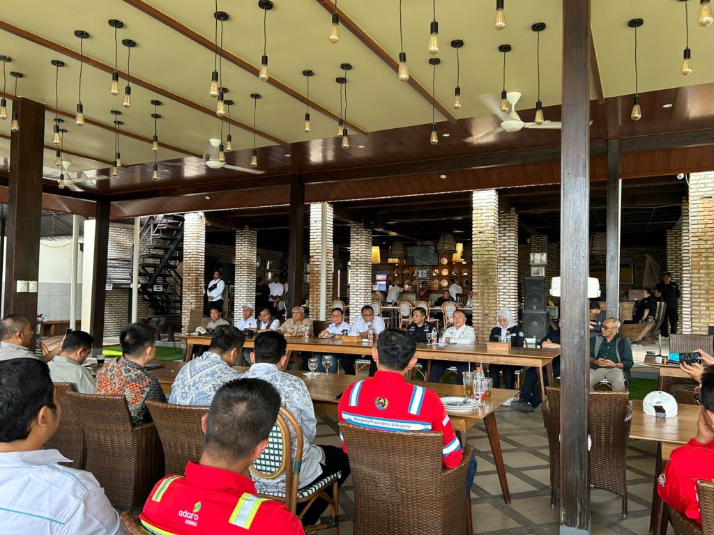 Jumhur Hidayat saat rapat bersama GAPKI membahas penanganan karhutla