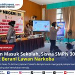 Polwan Polresta Banjarmasin memberikan edukasi kepada siswa SMPN 30 melalui kegiatan Polwan Goes To School