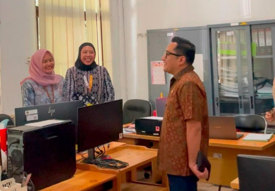 Ketua Komisi II Dialog dengan Pegawai Kantah Balangan