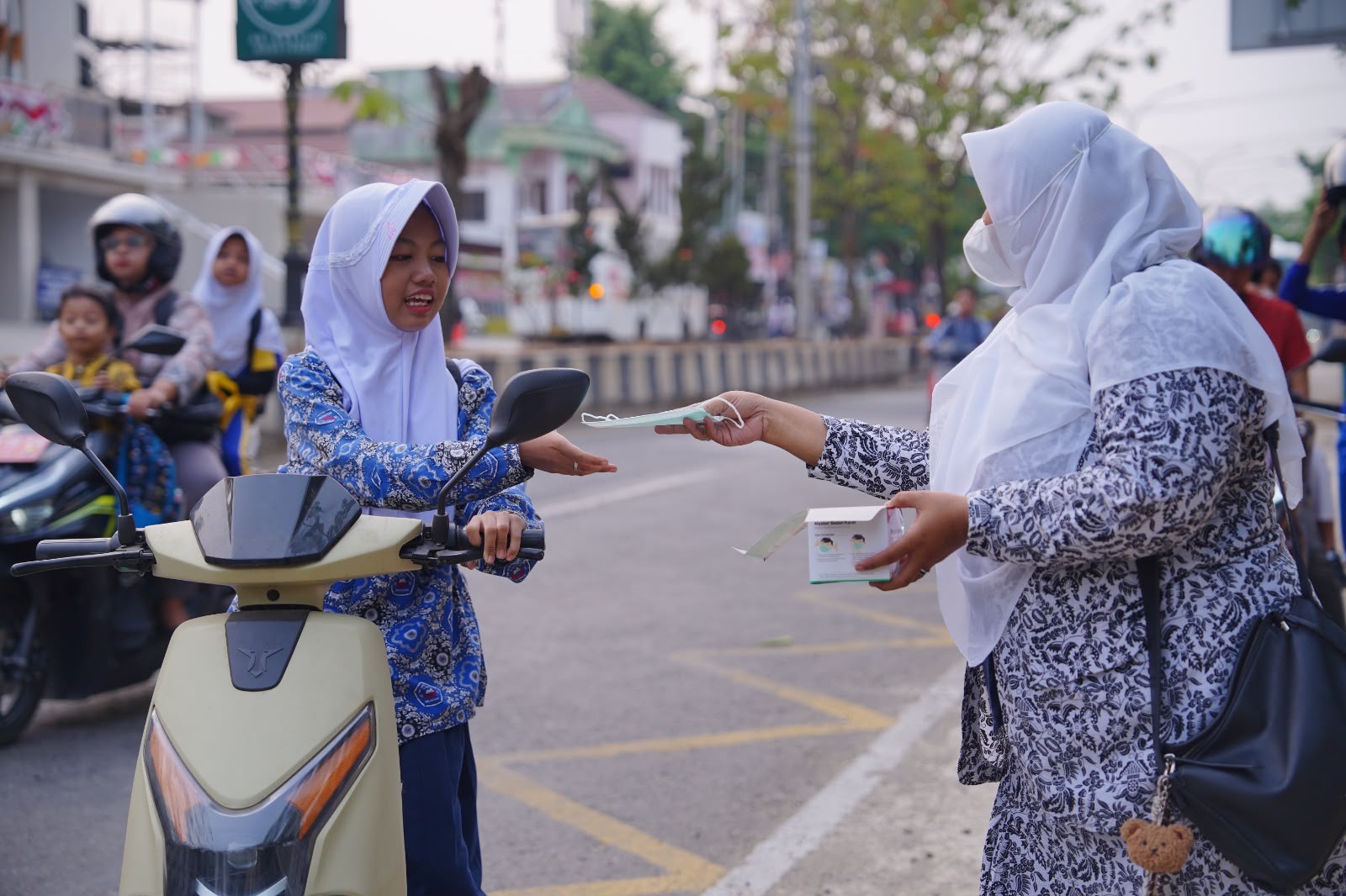 IBI Balangan Bagikan 1.000 Masker di Tengah Kabut Asap