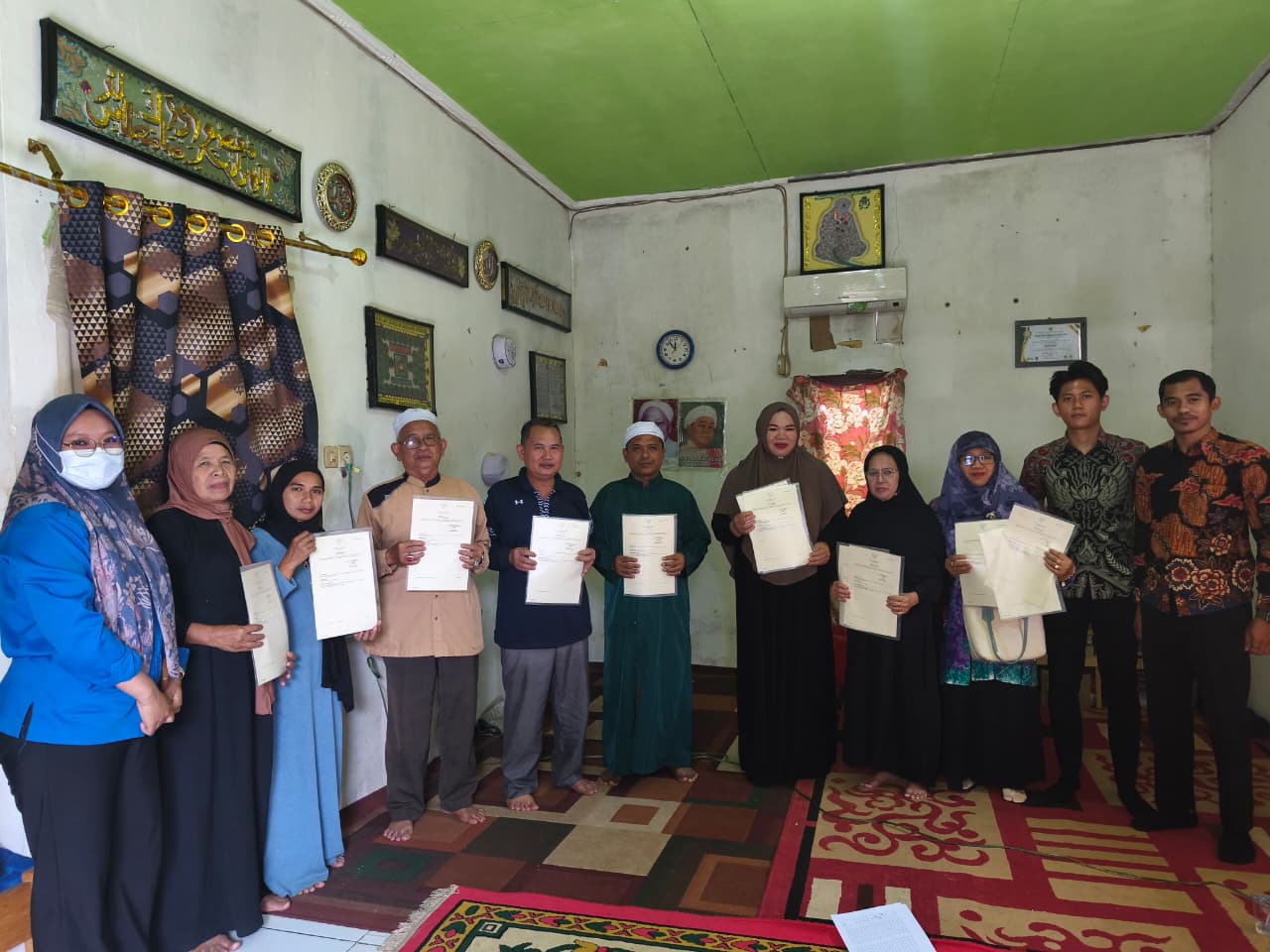 Penyerahan sertipikat PTSL kepada masyarakat Desa Kasai, Kecamatan Batumandi.