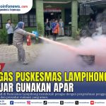 Petugas BPBD Balangan memberikan sosialisasi penggunaan APAR kepada pegawai Puskesmas Lampihong.